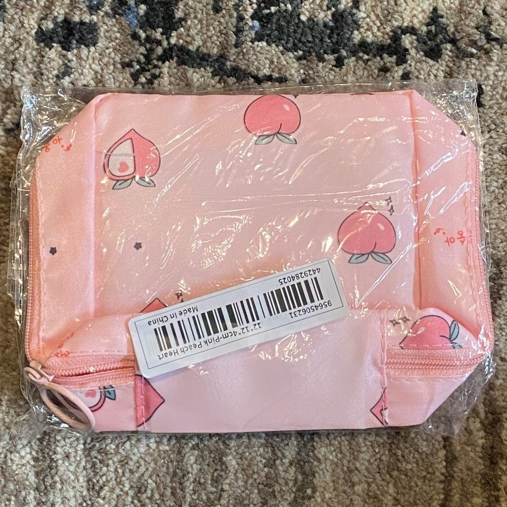 FREE W/ ANY PURCHASE $15+ Mini Cartoon Hearts Cube Travel Cosmetic Wash Bag Pink - Picture 6 of 9